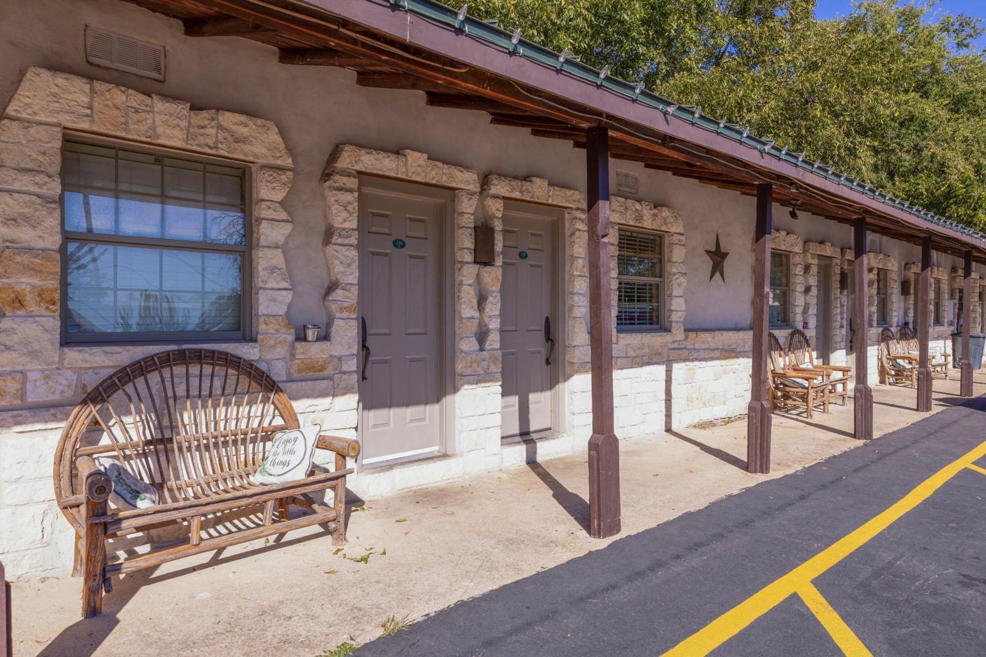 Country Inn Motel Fredericksburg Extérieur photo